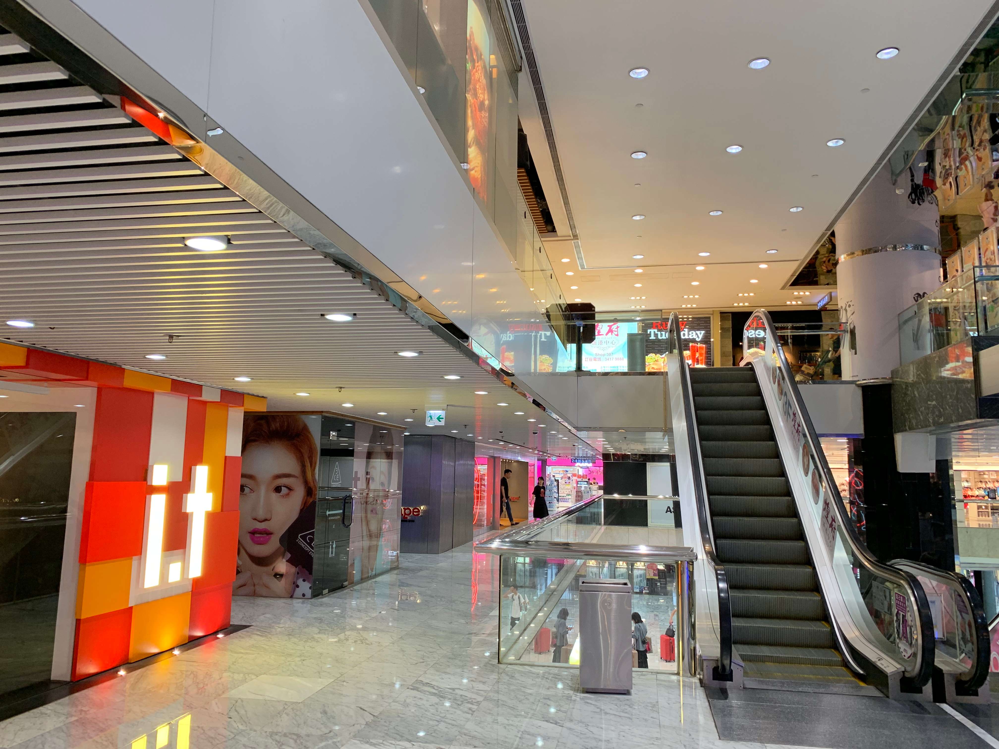 新港中心 (Silvercord)